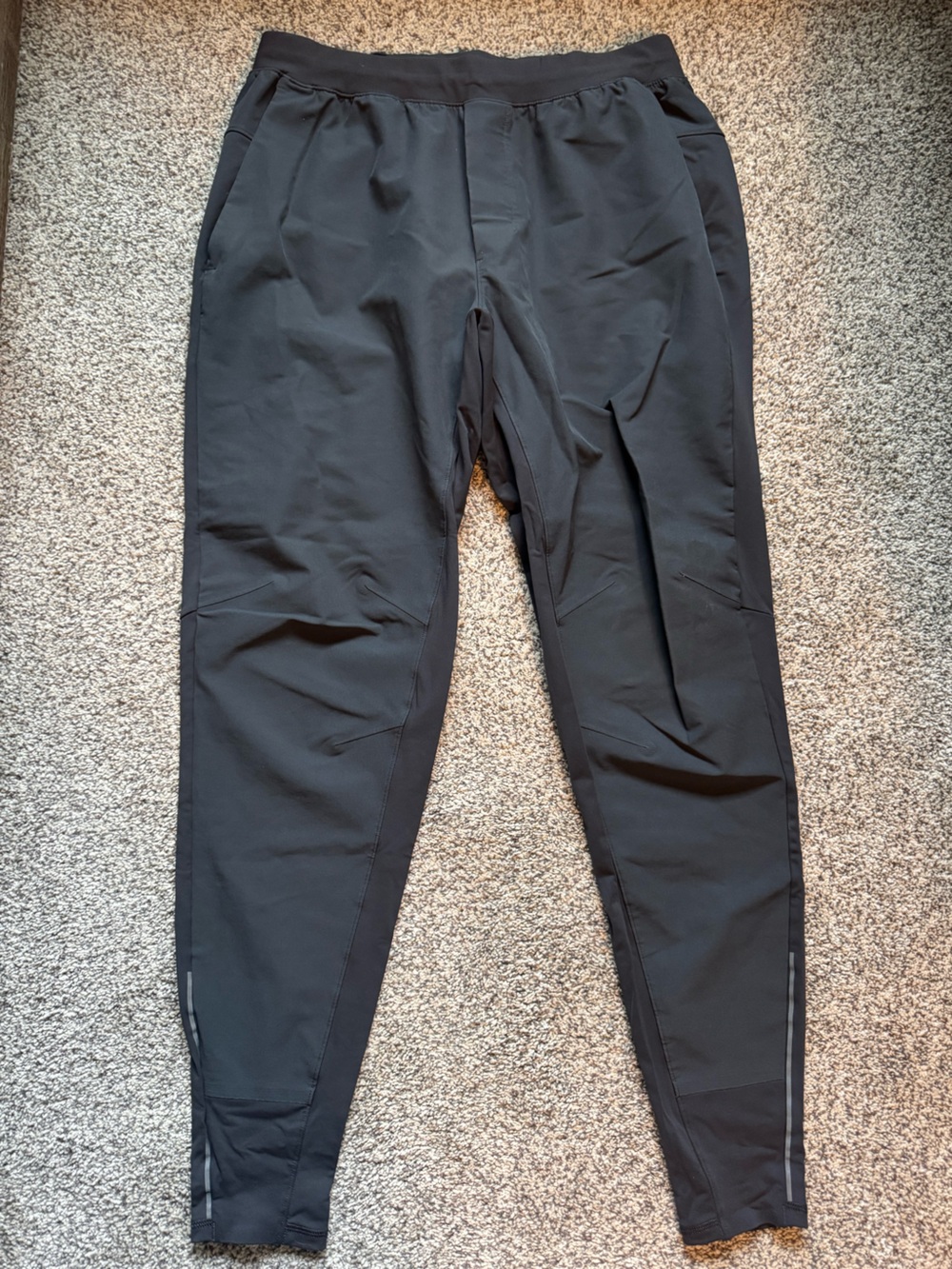 Men's Lululemon Black tapered athletic pants/jogger